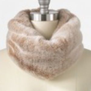 Faux fur snood, cozy!
